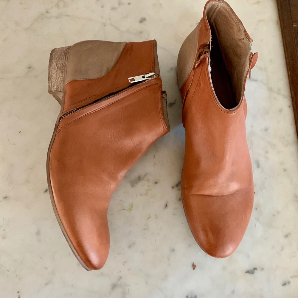 PF Italian Leather zipper ankle boots SZ 8